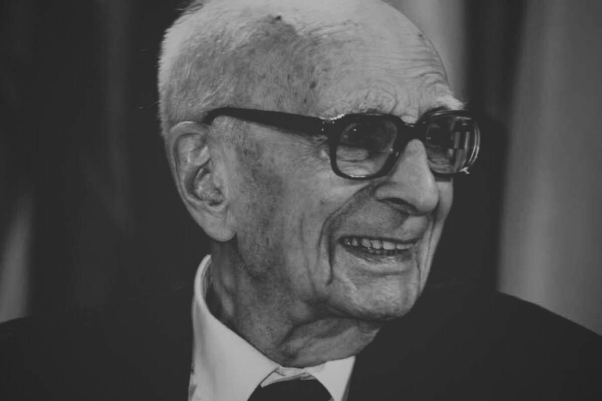Portrait photo de Claude Lévi-Strauss (1908-2009). Photo tirée de Life Reports and Commémorations 2010 de l’Académie royale des arts et des sciences des Pays-Bas (Amsterdam, 2010).  CC BY 3.0  via Wikimedia