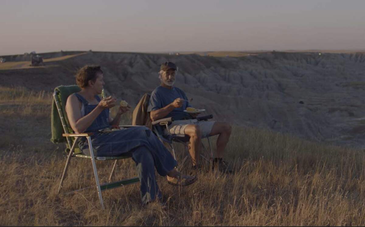 Nomadland : Photo Frances McDormand, David Strathairn Copyright SEARCHLIGHT PICTURES