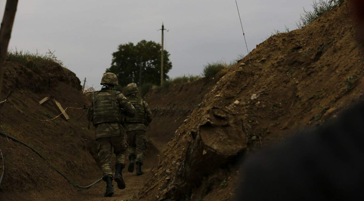 Plus de détails  Soldats azerbaïdjanais au combat en 2023.  Aziz Karimov · Domaine public via Wikimedia