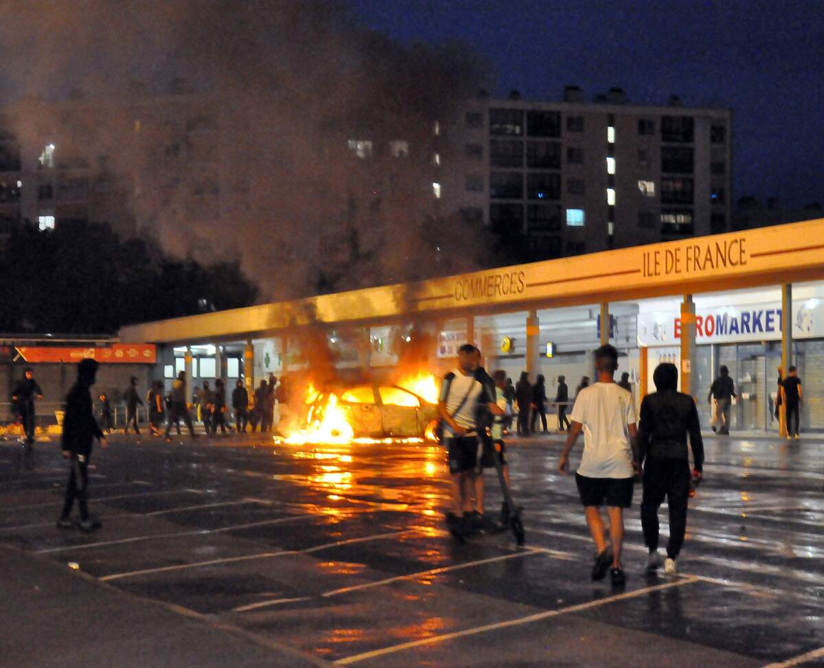 Scène de violences urbaines consécutives à l’homicide de Nahel Merzouk, ici dans la nuit du 29 au 30 juin 2023 sur le quartier de Planoise à Besançon. Crédit : Toufik-de-Planoise via Wikimedia CC BY-SA 4.0
