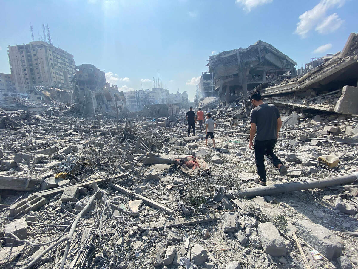 Frappe aérienne israélienne sur la zone d’El-Remal dans la ville de Gaza, le 9 octobre 2023. Crédit : Wafa via Wikimedia  Palestinian News & Information Agency (Wafa) in contract with APAimages