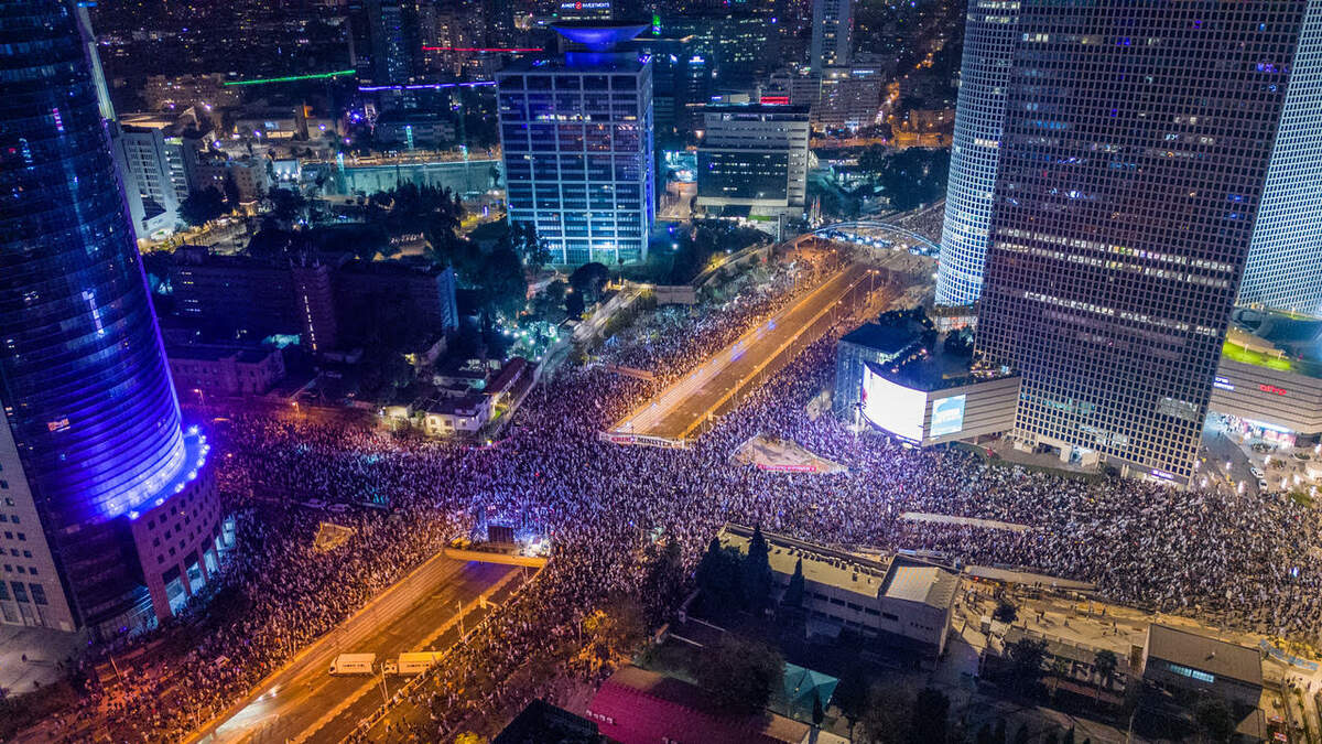 Manifestations près du Centre Azrieli à Tel Aviv, le 4 mars 2023