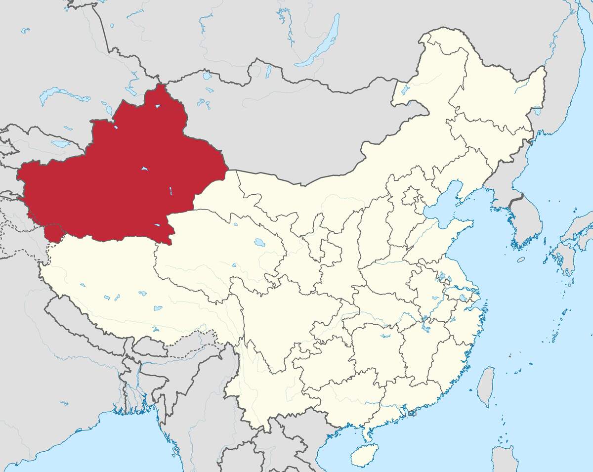 Carte indiquant la localisation du Xinjiang (en rouge) à l’intérieur de la Chine