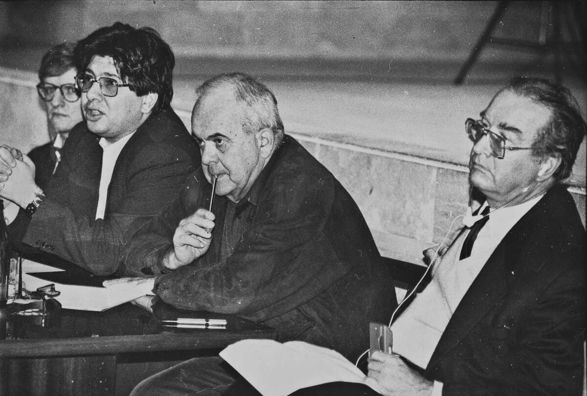 André Lange, Kirill Razlogov, Antonin Liehm, Michel Ciment (Festival des films interdits, Moscou, janvier 1991) | Miroirmagique via Wikimédia (CC BY-SA 4.0) 