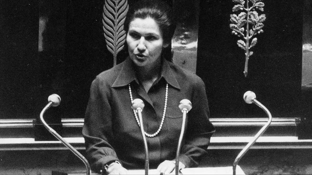 Simone Veil à la tribune de l’Assemblée nationale en 1974. DR