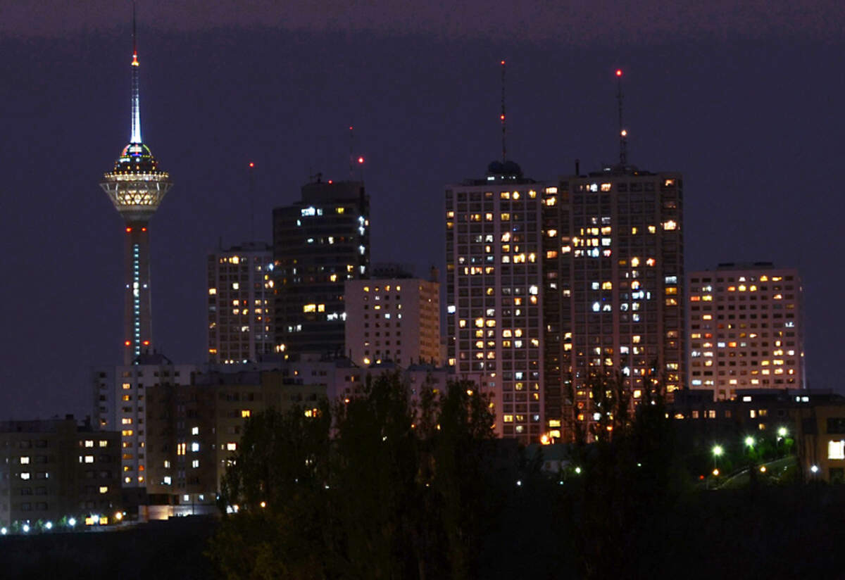 Vue nocturne de Téhéran | Wikimédia
