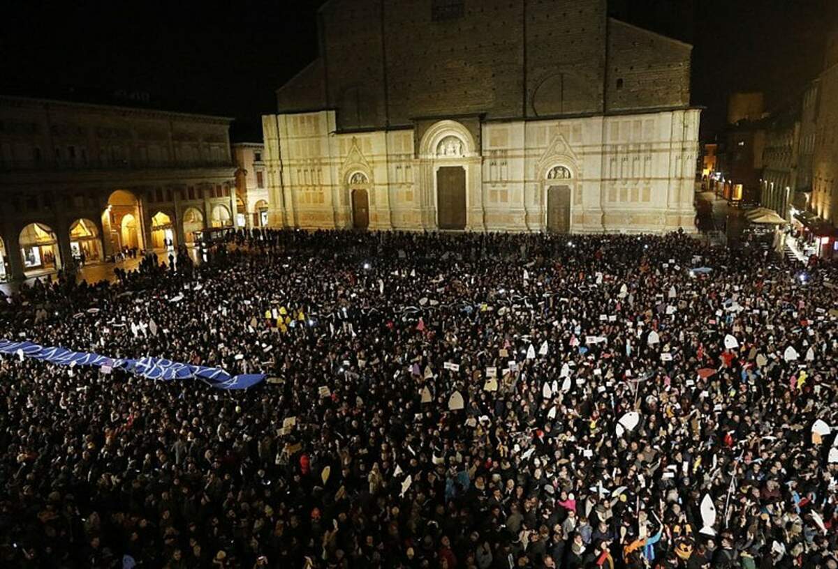 12 000 sardines contre Salvini à Bologne le 14 novembre 2019 © Taleoma