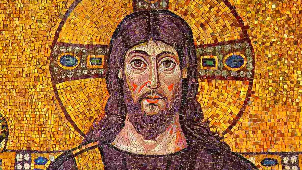 Christ pantocrator, mosaïque de la basilique Saint-Apollinaire-le-Neuf à Ravenne.