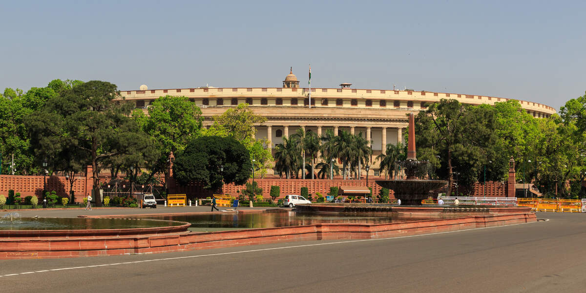 Le Parlement siège au Sansad Bhavan