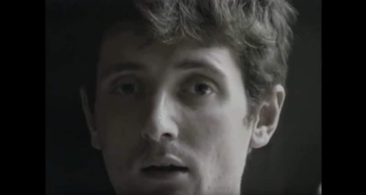 François Crémieux dans « Casque bleu », film documentaire de 26 minutes réalisé par Chris Marker, sorti en 1995.