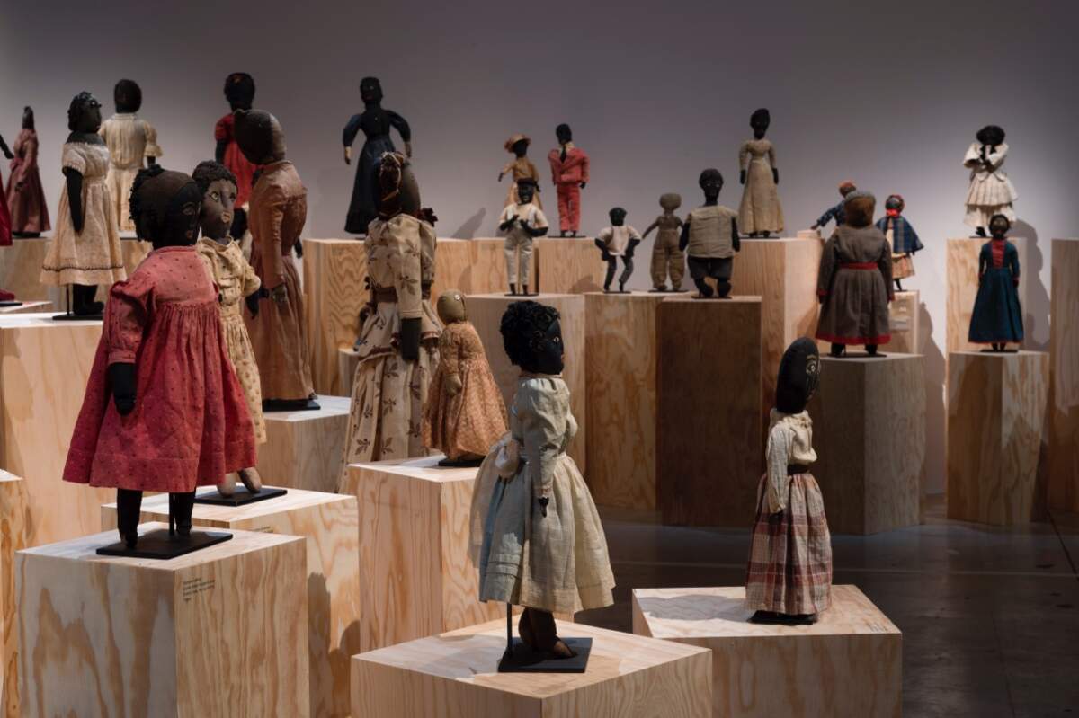 Vue de l’exposition Black Dolls © Marc Domage