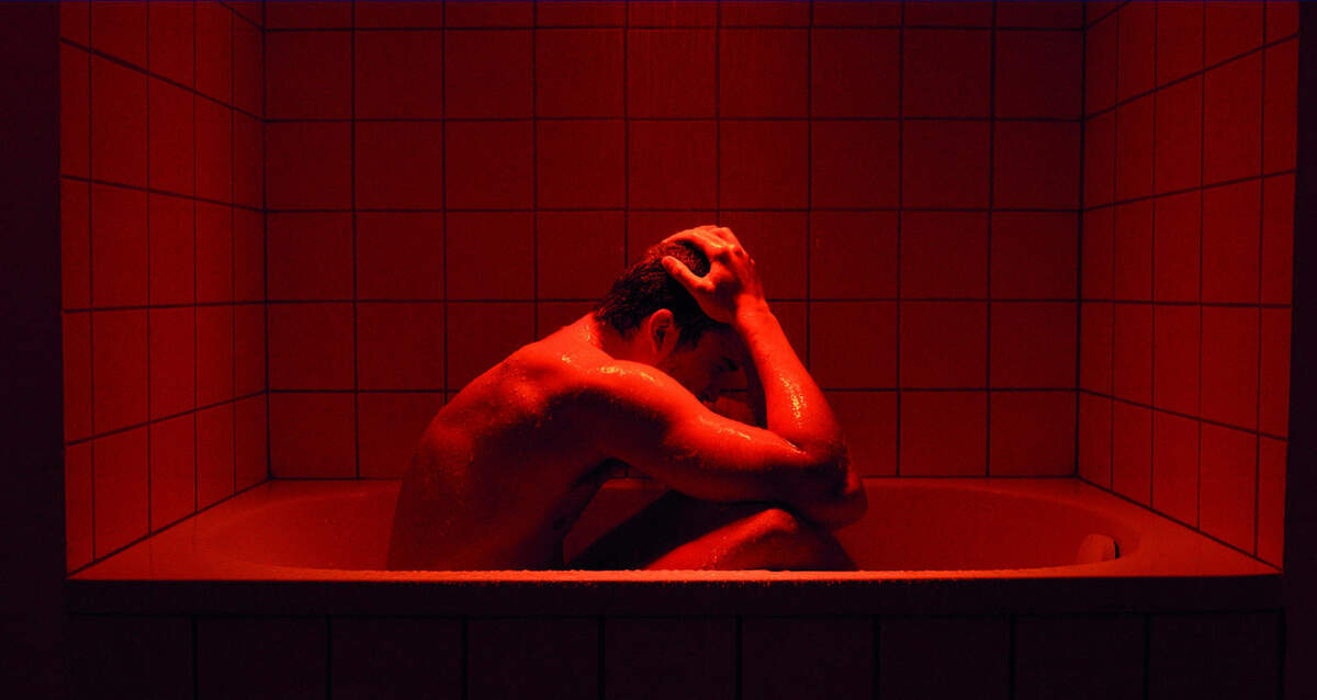 Love : Photo Karl Glusman