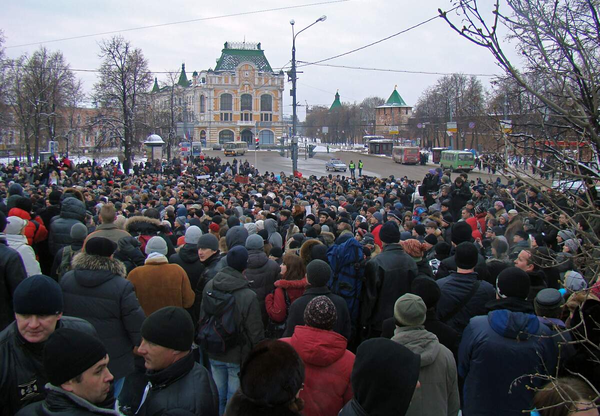 Protestations postélectorales russes de 2011. Manifestation du 10 décembre 2011 à Nijni Novgorod, place de Minine et Pojarski. CC0 Wikimédia