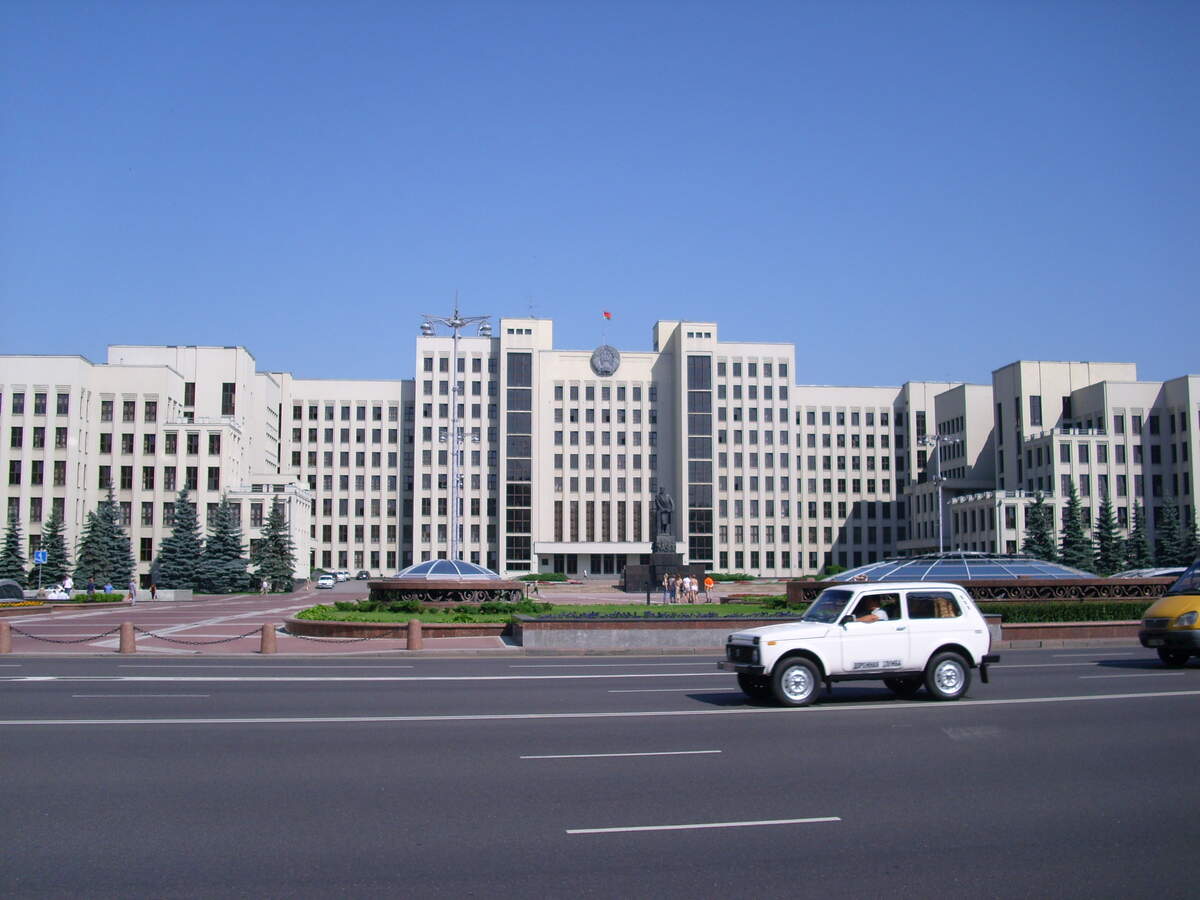 Le siège du gouvernement biélorusse à Minsk. | Par Cédric Lafont   Travail personnel, CC BY-SA 3.0 ; Wikimédia