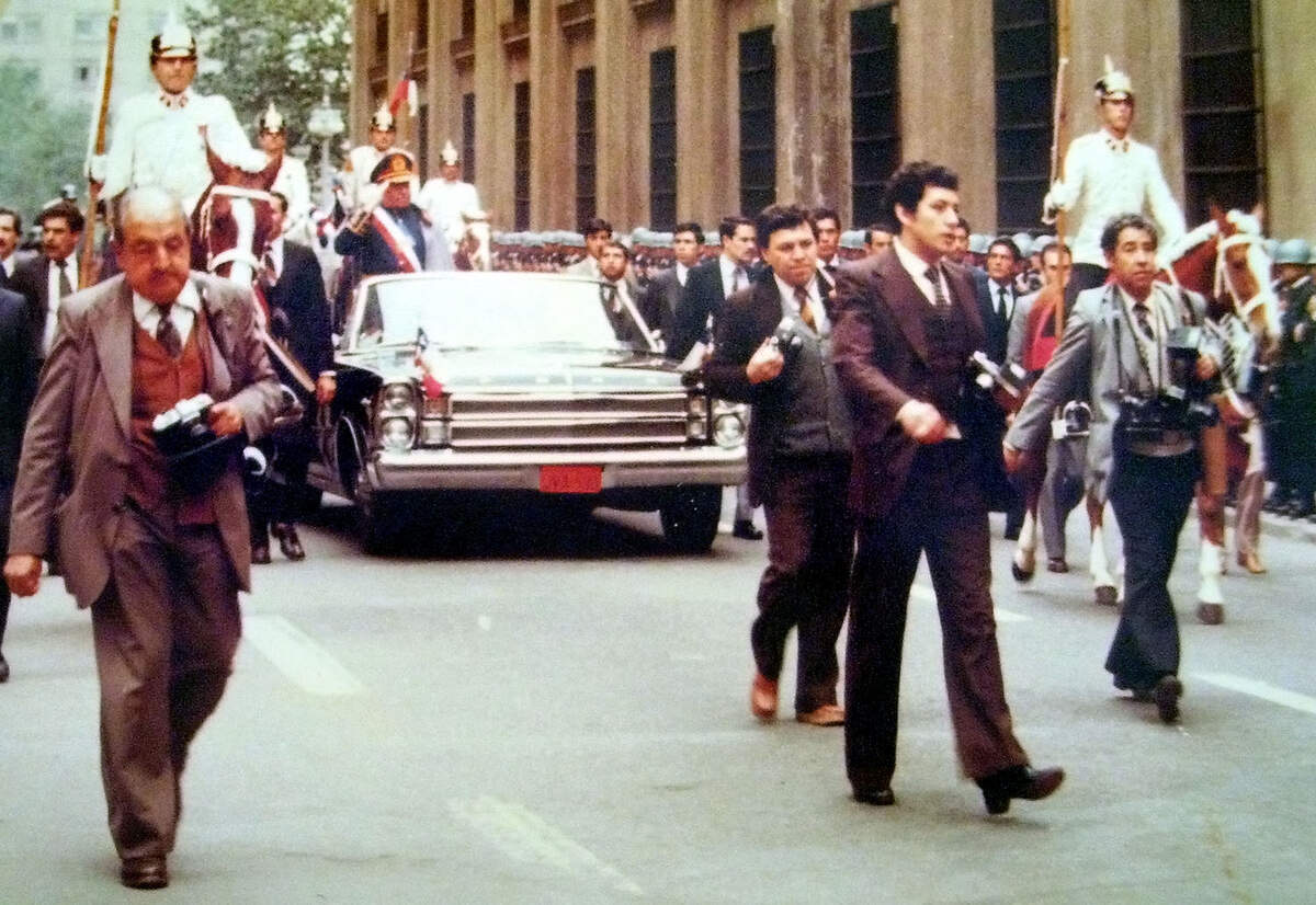 Augusto Pinochet - Défilé du neuvième anniversaire du coup d’État, le long de La Moneda, Santiago de Chile
