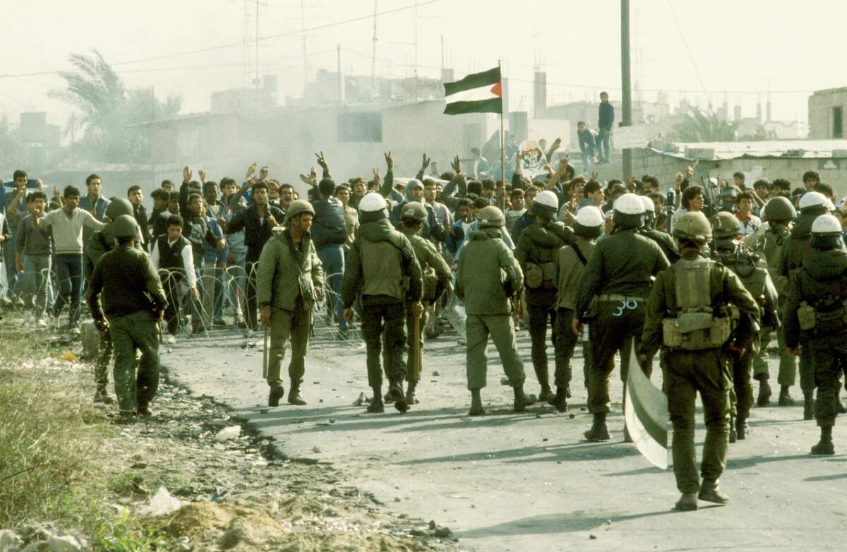 Intifada dans la bande de Gaza, 1987 · Photographe : Efi Sharir, Israel Press and Photo Agency (I.P.P.A.) / Collection Dan Hadani, Bibliothèque nationale d’Israël / CC BY 4.0