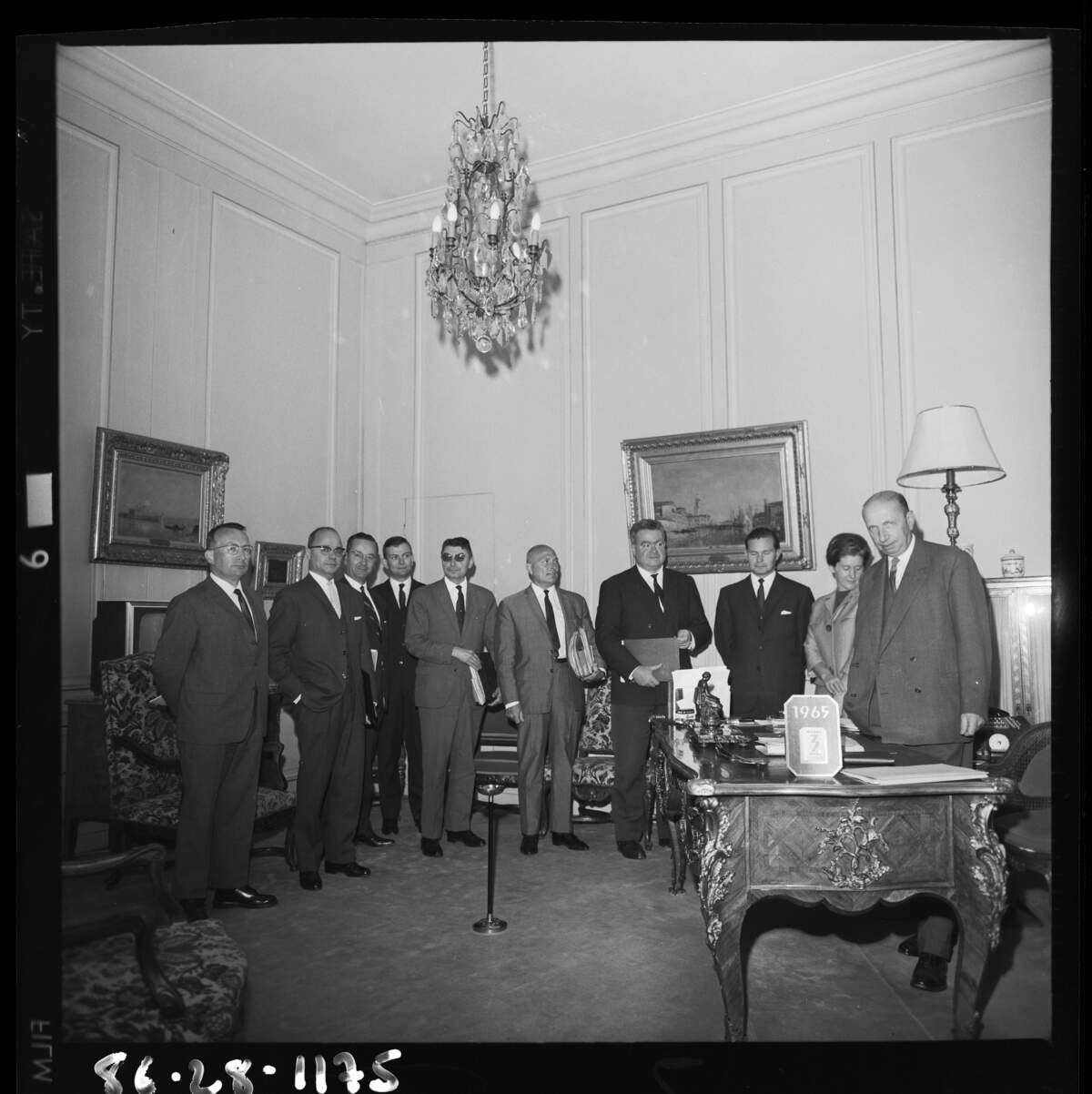 Le Préfet section et son cabinet. Négatif sur film. Numéro d’inventaire : 986.0028.1175 Musée de Bretagne.