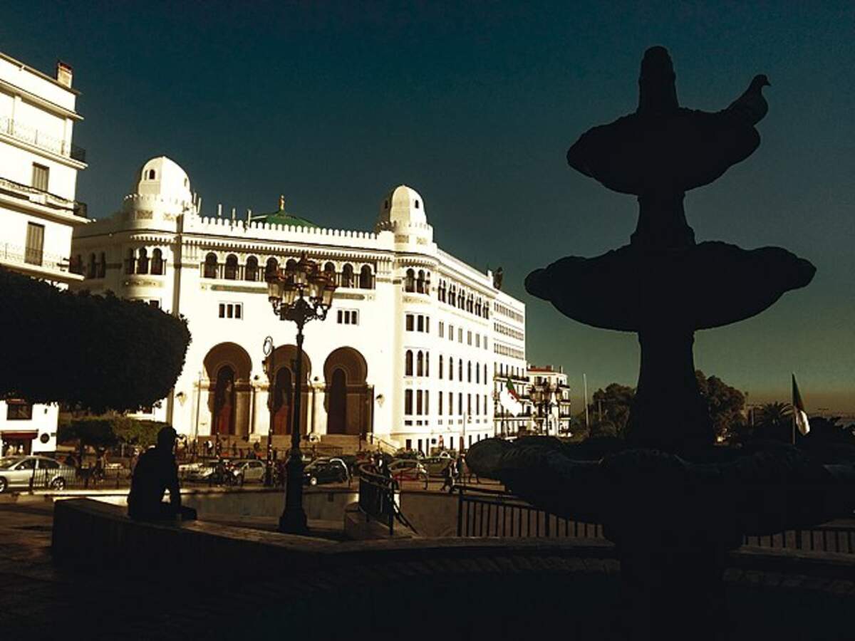 La Grande Poste d’Alger / Wikimedia Commons, Massicilia
