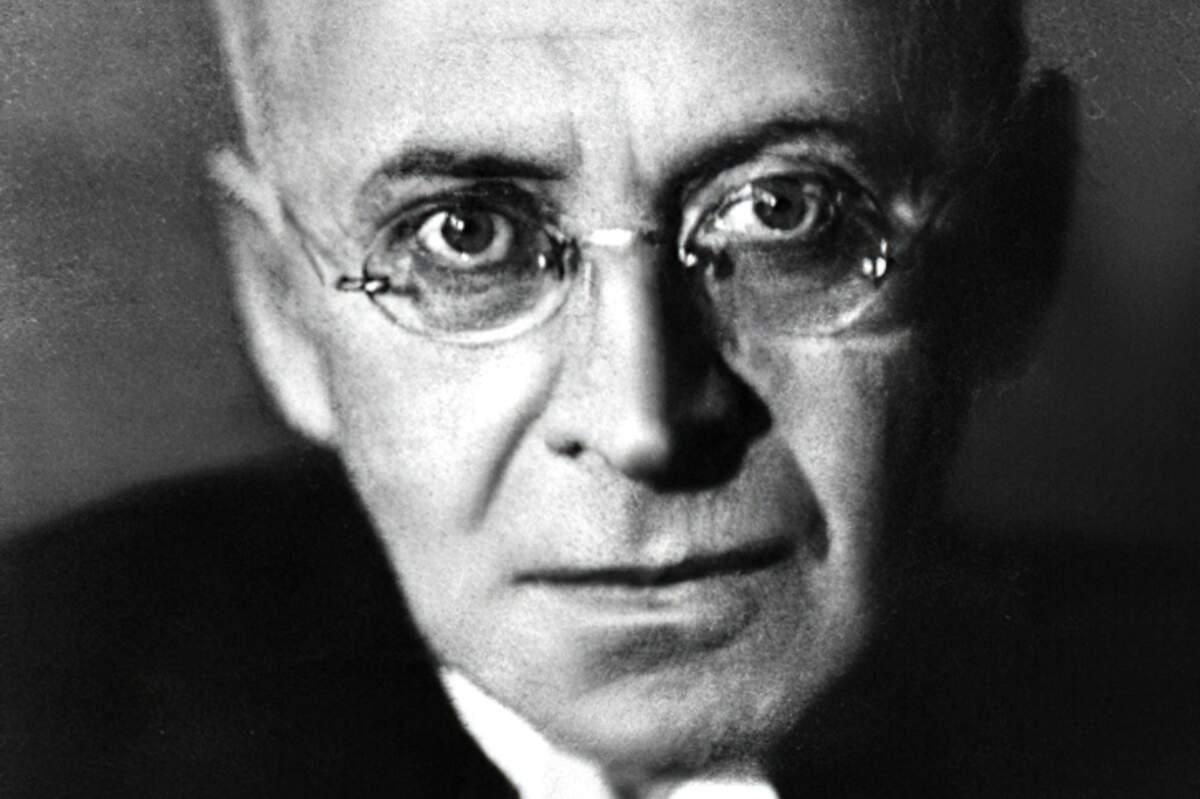Karl Kraus en 1908, photographié par Madame d’Ora. Via Wikimédia