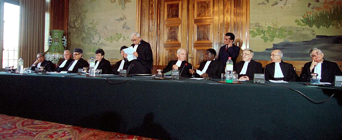 Session inaugurale du Tribunal pénal international pour l’ex-Yougoslavie, le 17 Novembre 1993 / Wikimedia Commons 