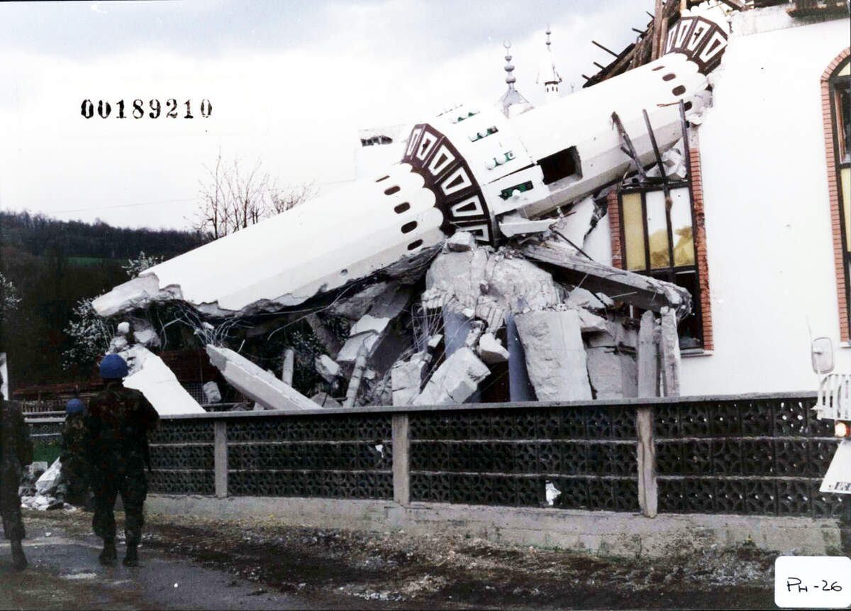 Mosquée bombardée en avril 1993, à Ahmići, en Bosnie centrale (Bosnie-Herzégovine), Photographie fournie par le TPIY.
