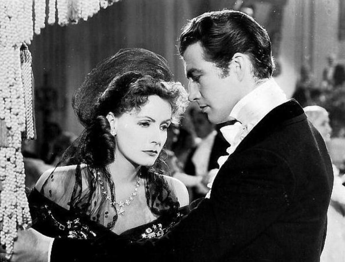 Greta Garbo avec Robert Taylor dans Le Roman de Marguerite Gautier (1936). Domaine public