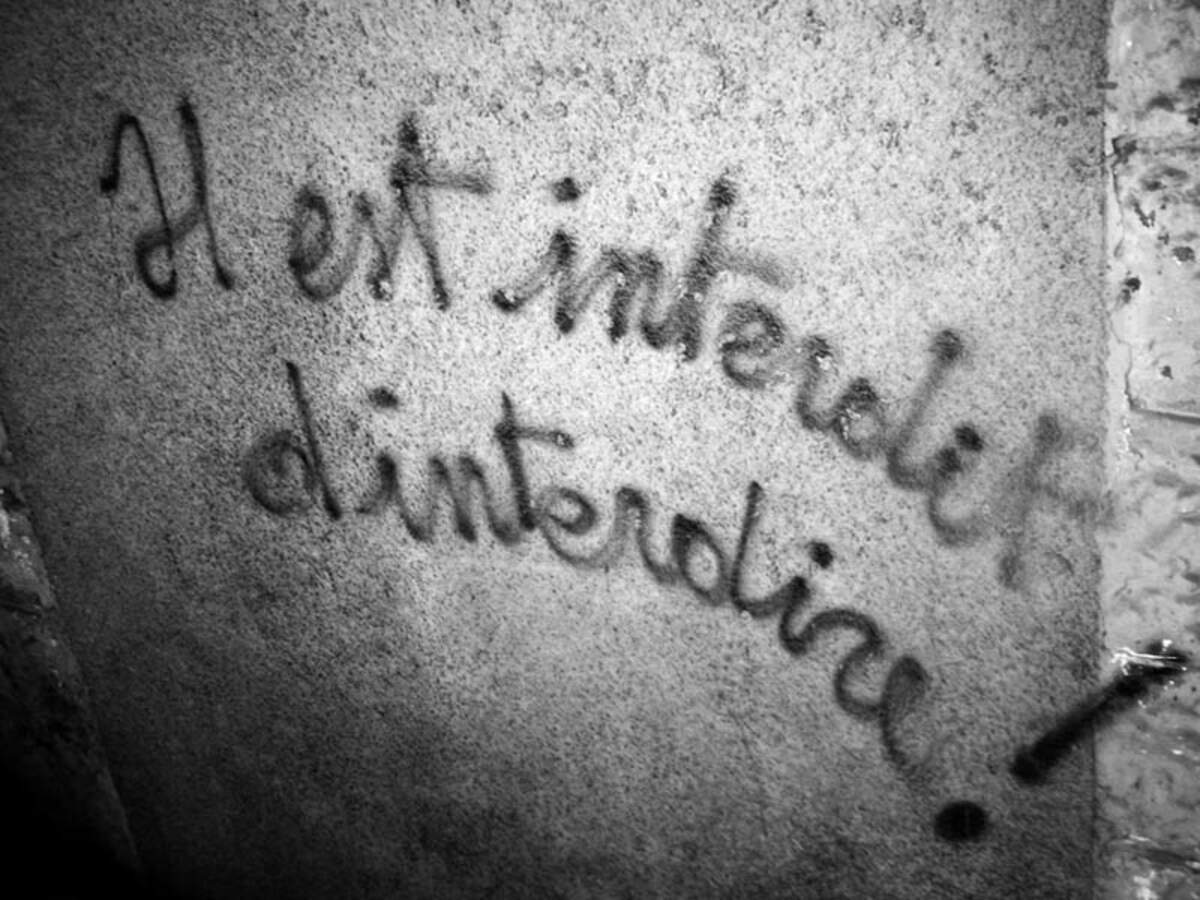 Graffiti d’un slogan de Mai-68 - Espencat / Wikimedia Commons / Domaine Public