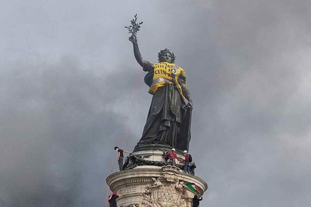 Manifestation du 17 Octobre à République. Mzn17   Travail personnel via Wikimedia
