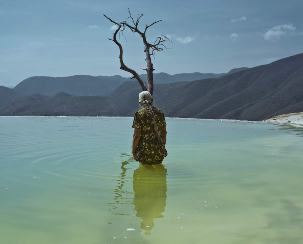Cristina De Middel, Une pierre sur le chemin [Una Piedra en el Camino], série Voyage au centre, 2021, avec l’aimable autorisation de l’artiste/Magnum Photos