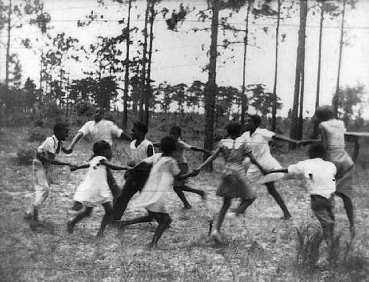 Alan Lomax, Enfants jouant, Eatonville, Floride, juin 1935. Library of Congress, Prints & Photographs Division, Lomax Collection [LC-USZ6-1716]