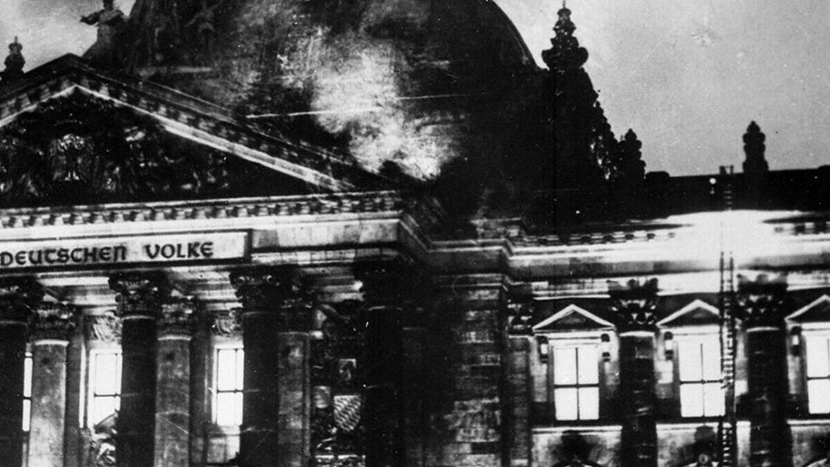 L’incendie du Reichstag, le 27 février 1933 (via Wikimedia Commons)
