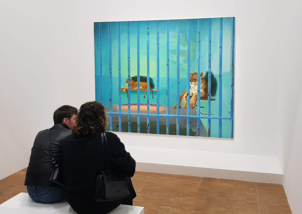Gilles Aillaud, Cage aux lions, 1967. Huile sur toile, 200 x 250 cm. T&C collection, courtesy galerie Loevenbruck, Paris © Adagp, Paris, 2023. Vue d’exposition. Photo Jean-François Bouthors.