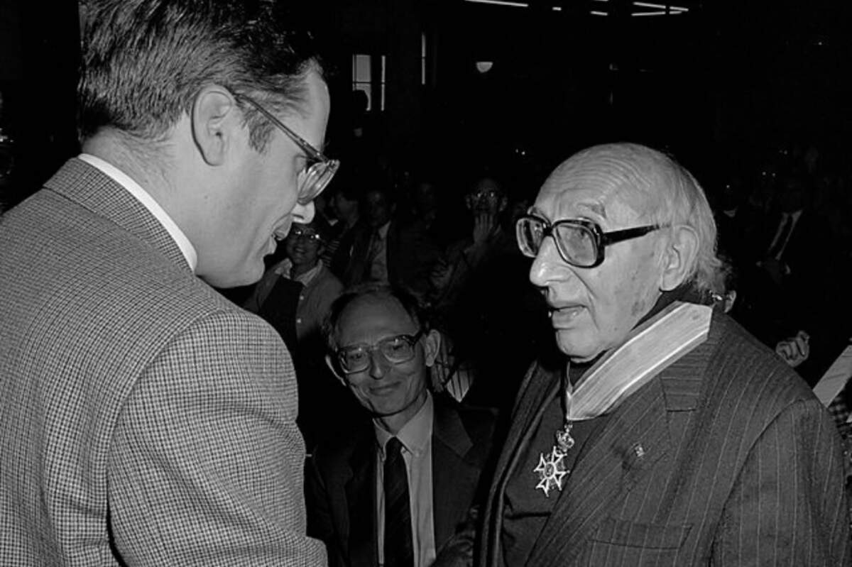 Le sociologue Norbert Elias honoré par le ministre Deetman (Amsterdam) ; juin 1987 · Crédits : domaine public via Wikimédia