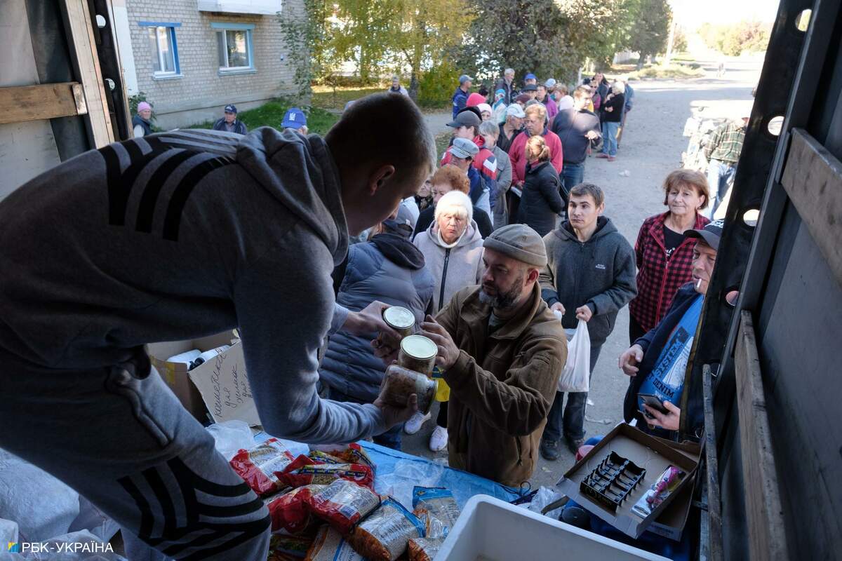 Aide humanitaire aux habitants de la ville de Kupiansk (région de Kharkiv en Ukraine). Octobre 2022. Via Wikimédia
