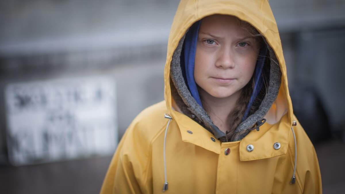 Greta Thunberg en grève scolaire pour le climat devant le Parlement suédois en 2018 (photo Anders Hellberg)