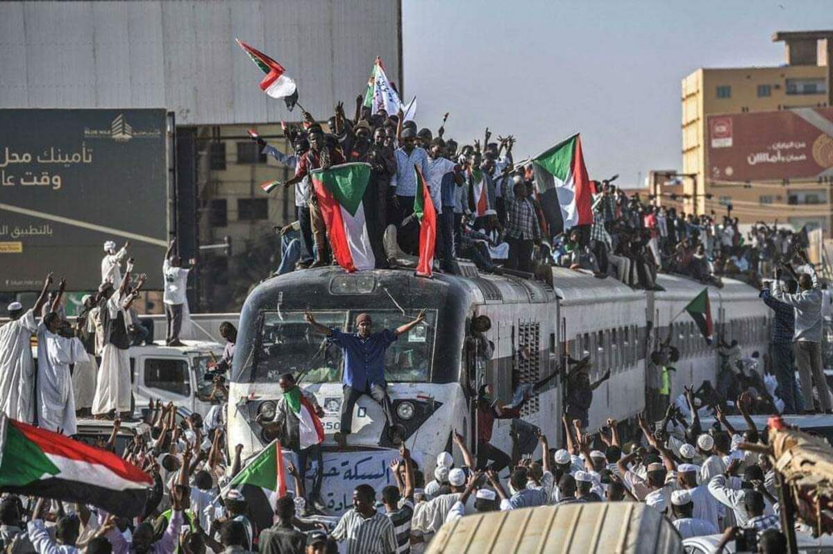 Révolutionnaires à Atbara en novembre 2019 (photo Abbasher)