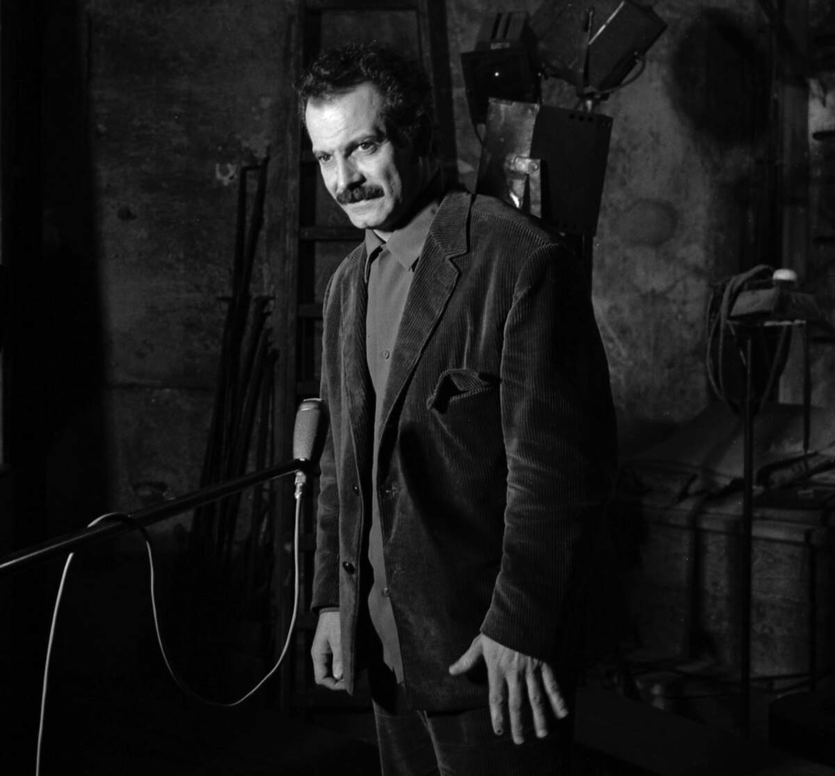 G. Brassens au Théâtre du Capitole à Toulouse, le 2 décembre 1963 (détail). Fonds André Cros (CC BY-SA 4.0) 
