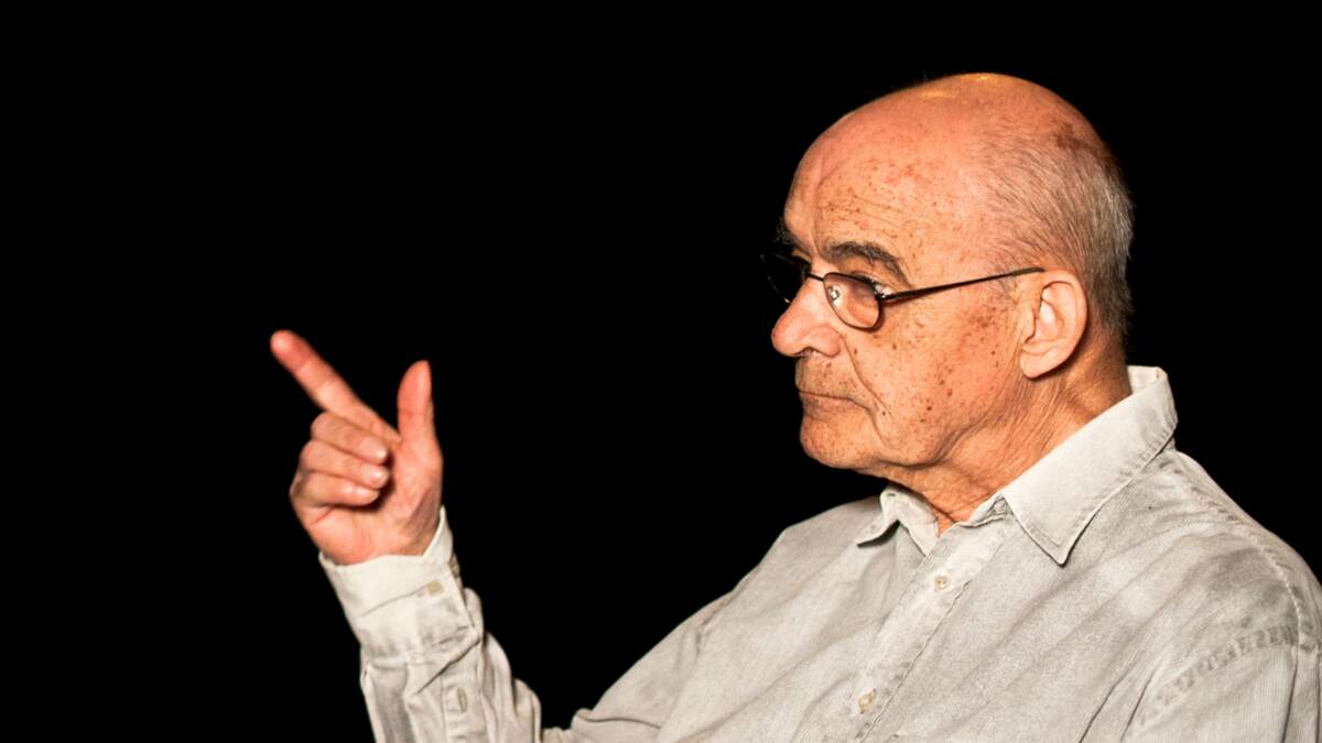 Photo (détail) :  Jean-Luc Nancy sur le tournage de « Notre Monde », film de Thomas Lacoste. Céline Gaille, (CC BY 3.0 FR) via Wikimédia 
