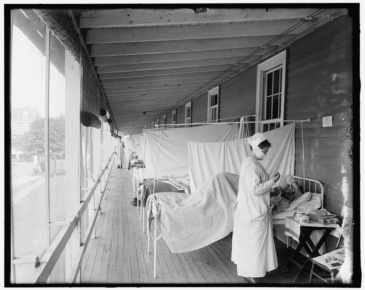 Malades au Walter Reed Hospital, à Washington D.C., durant la pandémie de grippe espagnole de 1918. | Harris & Ewing via Library of Congress