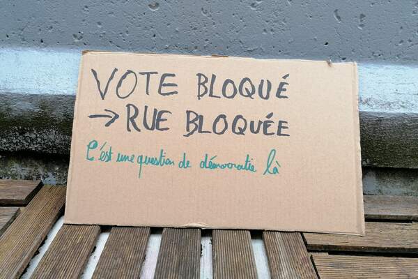 La crise sans la critique