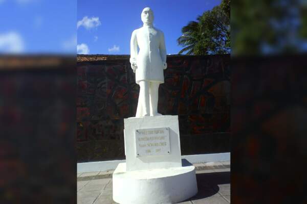 Sous les statues, la crise. Les destructions de 2020 en Martinique