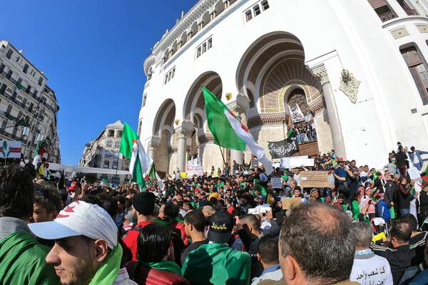 Algérie, Liban : la révolution contre la montre