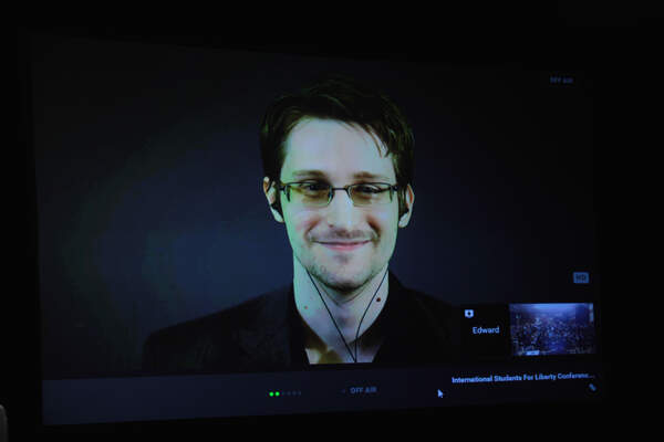 Il faut accorder l’asile constitutionnel à Edward Snowden