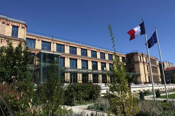 La politique étrangère de la France en débat