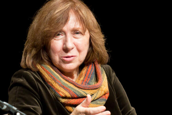 Svletana Alexievitch. Le Nobel d’une humanité dans les décombres