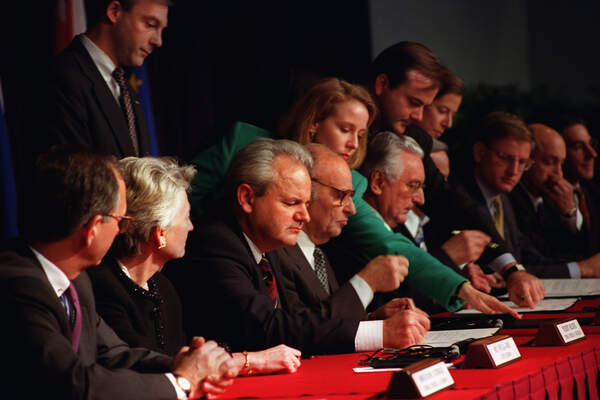La guerre des Balkans et le déshonneur occidental. Retour sur Srebrenica. (Table ronde)