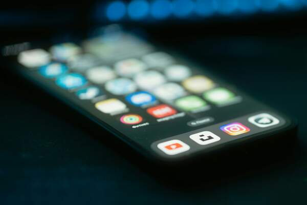 Interdiction des réseaux sociaux et impuissance contemporaine de l’État