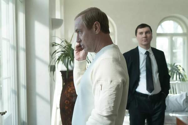 Du poutinisme sur papier glacé. À propos du Mage du Kremlin, d’Olivier Assayas