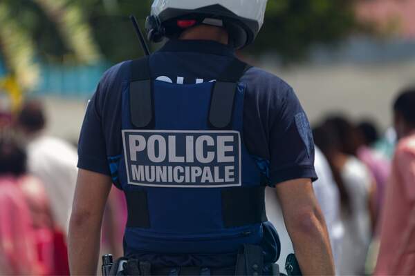 Faut-il armer toujours plus les polices municipales ?