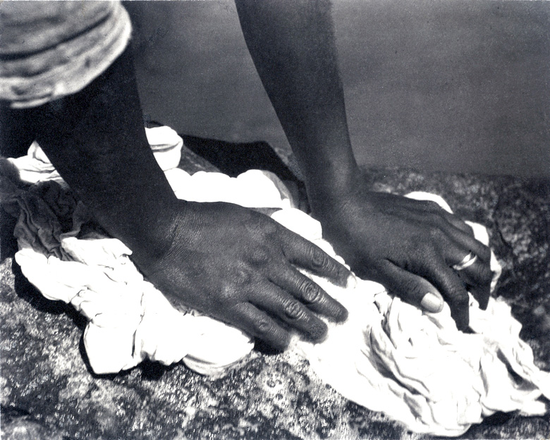 Hands washing 1927 © Tina Modotti